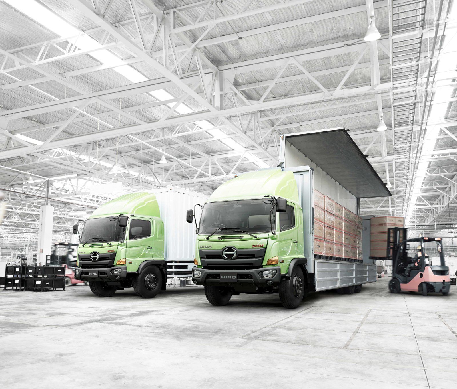 Selama 25 Tahun Berturut-turut, Hino Dominasi Segmen Medium Duty Truck dengan Pangsa Pasar 56% di 2025